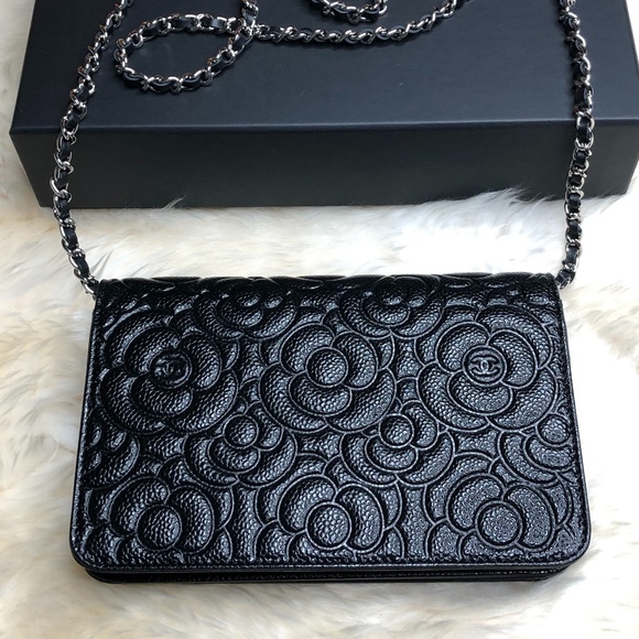 Black Caviar Camellia Charm Chain Wallet On Chain - Picture 3 of 11